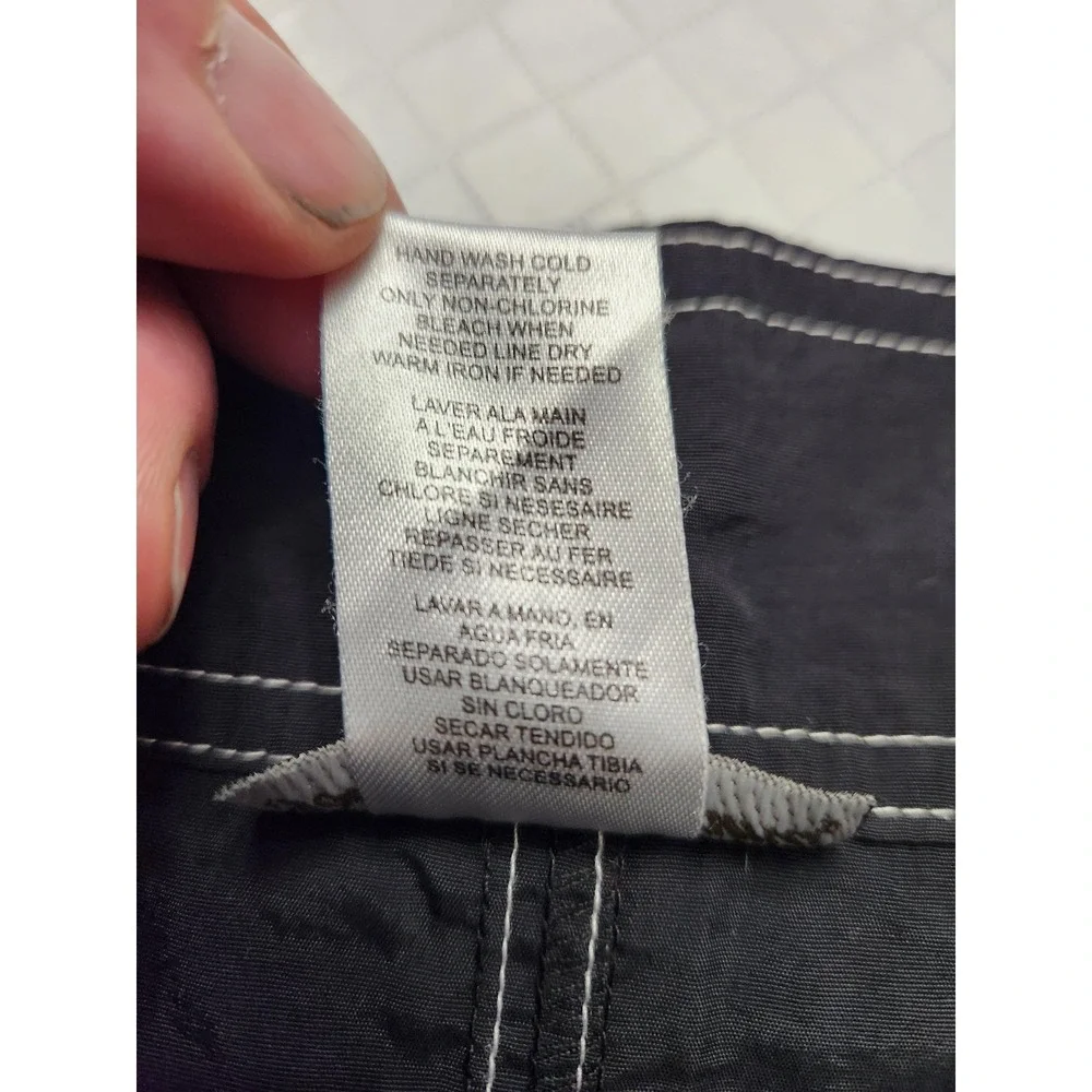 Tommy Bahama Swim Shorts Mens Large Black Solid Nylon Board Shorts TWS25101C
